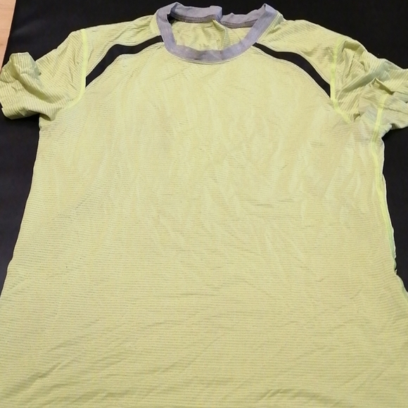 Lululemon t. Shirts - Picture 2 of 2
